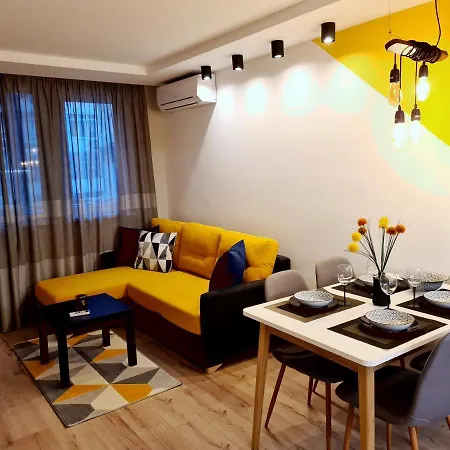 Апартаменти Modern And Cozy Flat In The Center Варна